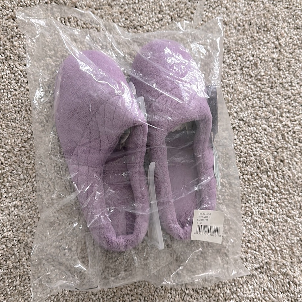 MUK LUKS Memory foam insole slippers size 7